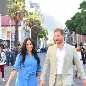 Le prince Harry, duc de Sussex, et Meghan Markle, duchesse de Sussex, en visite dans le District 6 au Cap dans le cadre de leur visite officielle en Afrique du Sud, le 23 septembre 2019.