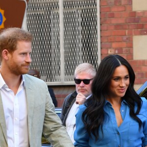 Le prince Harry, duc de Sussex, et Meghan Markle, duchesse de Sussex, en visite dans le District 6 au Cap dans le cadre de leur visite officielle en Afrique du Sud, le 23 septembre 2019.