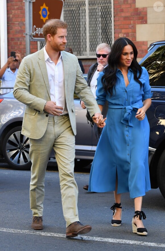 Le prince Harry, duc de Sussex, et Meghan Markle, duchesse de Sussex, en visite dans le District 6 au Cap dans le cadre de leur visite officielle en Afrique du Sud, le 23 septembre 2019.
