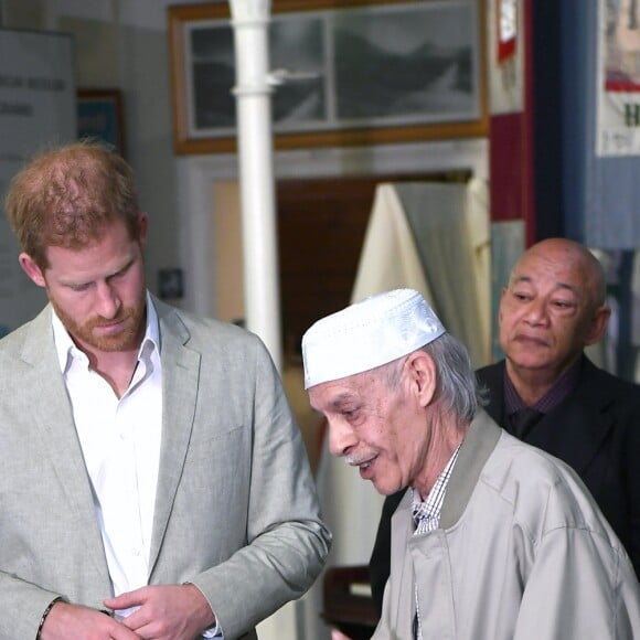 Le prince Harry, duc de Sussex, et Meghan Markle, duchesse de Sussex, en visite du Musée du Distric 6 au Cap dans le cadre de leur visite officielle en Afrique du Sud, le 23 septembre 2019.