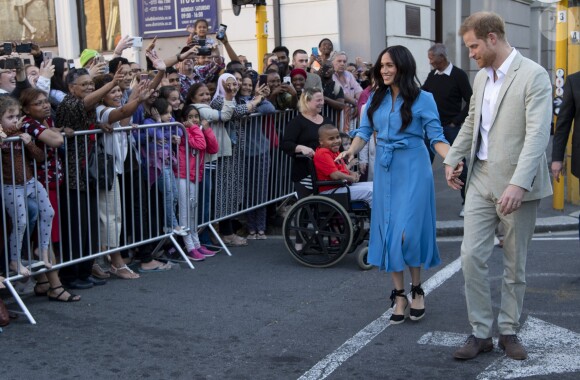 Le prince Harry, duc de Sussex, et Meghan Markle, duchesse de Sussex, en visite dans le District 6 au Cap dans le cadre de leur visite officielle en Afrique du Sud, le 23 septembre 2019.