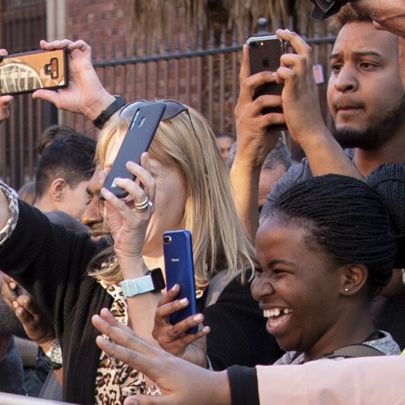 Le prince Harry, duc de Sussex, et Meghan Markle, duchesse de Sussex, en visite dans le District 6 au Cap dans le cadre de leur visite officielle en Afrique du Sud, le 23 septembre 2019.