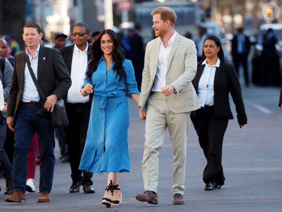 Le prince Harry, duc de Sussex, et Meghan Markle, duchesse de Sussex, en visite dans le District 6 au Cap dans le cadre de leur visite officielle en Afrique du Sud, le 23 septembre 2019.