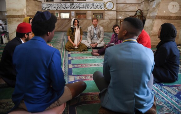 Meghan Markle, duchesse de Sussex, et le prince Harry ont visité la mosquée Auwal, la plus ancienne d'Afrique du Sud, dans le quartier de Bo-Kaap au Cap, le 24 septembre 2019 dans le cadre de leur visite officielle et de l'Heritage Day, un jour férié dans le pays.