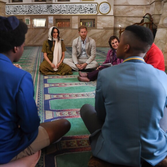 Meghan Markle, duchesse de Sussex, et le prince Harry ont visité la mosquée Auwal, la plus ancienne d'Afrique du Sud, dans le quartier de Bo-Kaap au Cap, le 24 septembre 2019 dans le cadre de leur visite officielle et de l'Heritage Day, un jour férié dans le pays.