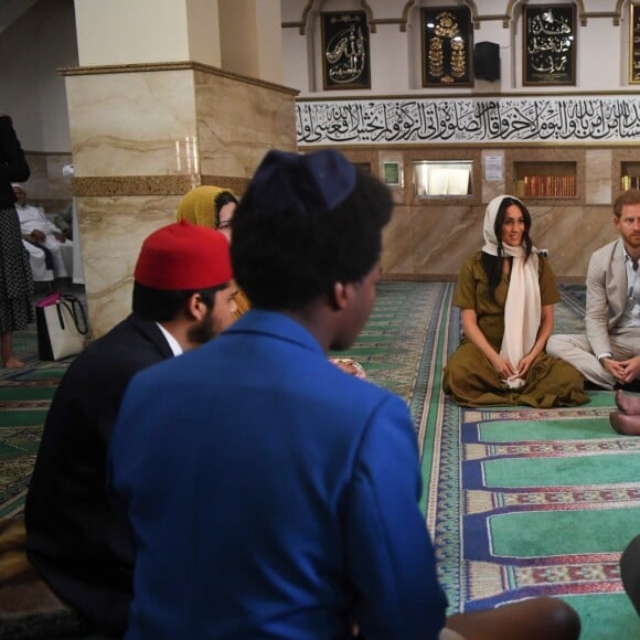Meghan Markle, duchesse de Sussex, et le prince Harry ont visité la mosquée Auwal, la plus ancienne d'Afrique du Sud, dans le quartier de Bo-Kaap au Cap, le 24 septembre 2019 dans le cadre de leur visite officielle et de l'Heritage Day, un jour férié dans le pays.