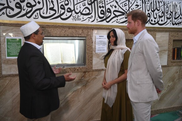 Meghan Markle, duchesse de Sussex, et le prince Harry ont visité la mosquée Auwal, la plus ancienne d'Afrique du Sud, dans le quartier de Bo-Kaap au Cap, le 24 septembre 2019 dans le cadre de leur visite officielle et de l'Heritage Day, un jour férié dans le pays.