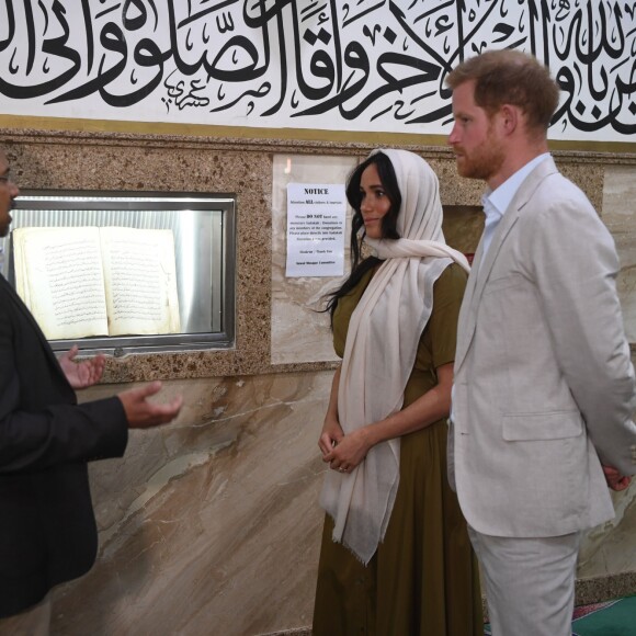 Meghan Markle, duchesse de Sussex, et le prince Harry ont visité la mosquée Auwal, la plus ancienne d'Afrique du Sud, dans le quartier de Bo-Kaap au Cap, le 24 septembre 2019 dans le cadre de leur visite officielle et de l'Heritage Day, un jour férié dans le pays.