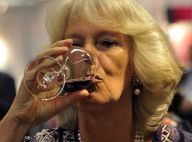 Quand Camilla Parker Bowles picole, le prince Charles trinque : regardez le résultat !