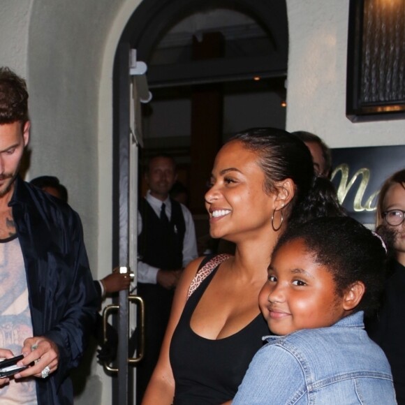 Christina Milian enceinte est allée diner avec sa fille Violet et son compagnon Matt Pokora au restaurant Madeo dans le quartier de Beverly Hills à Los Angeles. La petite famille est très joyeuse et plaisante avec des fans sur le ventre arrondi de Christina! Le 8 août 2019