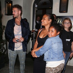 Christina Milian enceinte est allée diner avec sa fille Violet et son compagnon Matt Pokora au restaurant Madeo dans le quartier de Beverly Hills à Los Angeles. La petite famille est très joyeuse et plaisante avec des fans sur le ventre arrondi de Christina! Le 8 août 2019