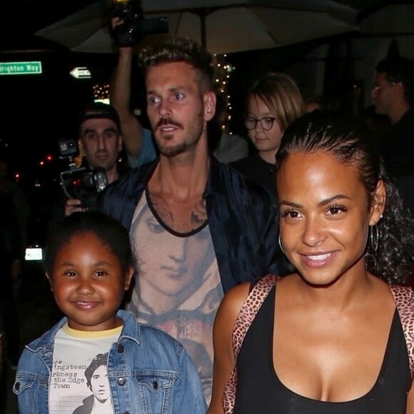 Christina Milian enceinte est allée diner avec sa fille Violet et son compagnon Matt Pokora au restaurant Madeo dans le quartier de Beverly Hills à Los Angeles. La petite famille est très joyeuse et plaisante avec des fans sur le ventre arrondi de Christina! Le 8 août 2019