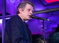 Benjamin Biolay ambiance les VIP pour une chic soirée parisienne