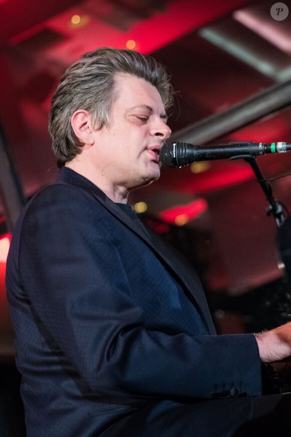Benjamin Biolay - Soirée privée Maison Nathalie Blanc "Spéciale Silmo" au Café de l'Homme à Paris suivie d'un concert privé de B. Biolay le 27 Septembre 2019. Quatre ans après avoir lancé sa marque de lunettes de luxe, Nathalie Blanc a reçu le prix spécial du jury 2018 avec un Silmo d'Or lors du Salon international des Professionnels de l'Optique et de la Lunetterie. Cette créatrice française plébiscitée par les opticiens du monde entier connaît une croissance fulgurante de sa start-up. © Cyril Moreau / Bestimage 27/09/2019 - Paris