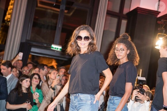 Mannequins - Soirée privée Maison Nathalie Blanc "Spéciale Silmo" au Café de l'Homme à Paris suivie d'un concert privé de B. Biolay le 27 Septembre 2019. Quatre ans après avoir lancé sa marque de lunettes de luxe, Nathalie Blanc a reçu le prix spécial du jury 2018 avec un Silmo d'Or lors du Salon international des Professionnels de l'Optique et de la Lunetterie. Cette créatrice française plébiscitée par les opticiens du monde entier connaît une croissance fulgurante de sa start-up. © Cyril Moreau / Bestimage 27/09/2019 - Paris