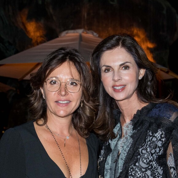 Nathalie Blanc et Caroline Barclay - Soirée privée Maison Nathalie Blanc "Spéciale Silmo" au Café de l'Homme à Paris suivie d'un concert privé de B. Biolay le 27 Septembre 2019. Quatre ans après avoir lancé sa marque de lunettes de luxe, Nathalie Blanc a reçu le prix spécial du jury 2018 avec un Silmo d'Or lors du Salon international des Professionnels de l'Optique et de la Lunetterie. Cette créatrice française plébiscitée par les opticiens du monde entier connaît une croissance fulgurante de sa start-up. © Cyril Moreau / Bestimage 27/09/2019 - Paris