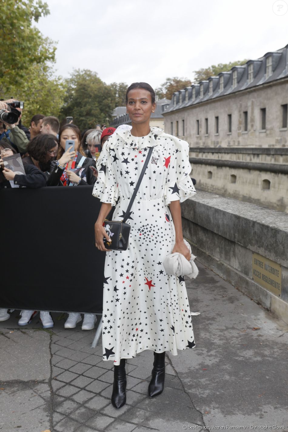 Liya Kebede arrive à l'Hôtel National des Invalides pour assister au