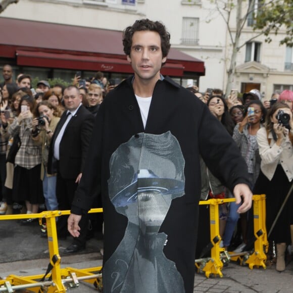 Le chanteur Mika arrive à l'Hôtel National des Invalides pour assister au défilé Valentino "collection Prêt-à-Porter Printemps/été 2020" lors de la Fashion Week de Paris (PFW), le 29 septembre 2019. © Veeren Ramsamy - Christophe Clovis / Bestimage