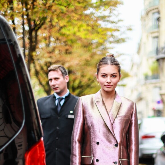 Exclusif - Thylane Blondeau à la sortie du Royal Monceau à Paris, le 29 septembre 2019. Elle porte une veste de blazer rose métallisée Paul & Joe et des boots Dr. Martens. © Perusseau - Da Silva / Bestimage