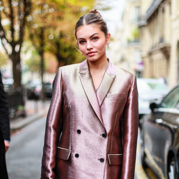 Exclusif - Thylane Blondeau à la sortie du Royal Monceau à Paris, le 29 septembre 2019. Elle porte une veste de blazer rose métallisée Paul & Joe et des boots Dr. Martens. © Perusseau - Da Silva / Bestimage