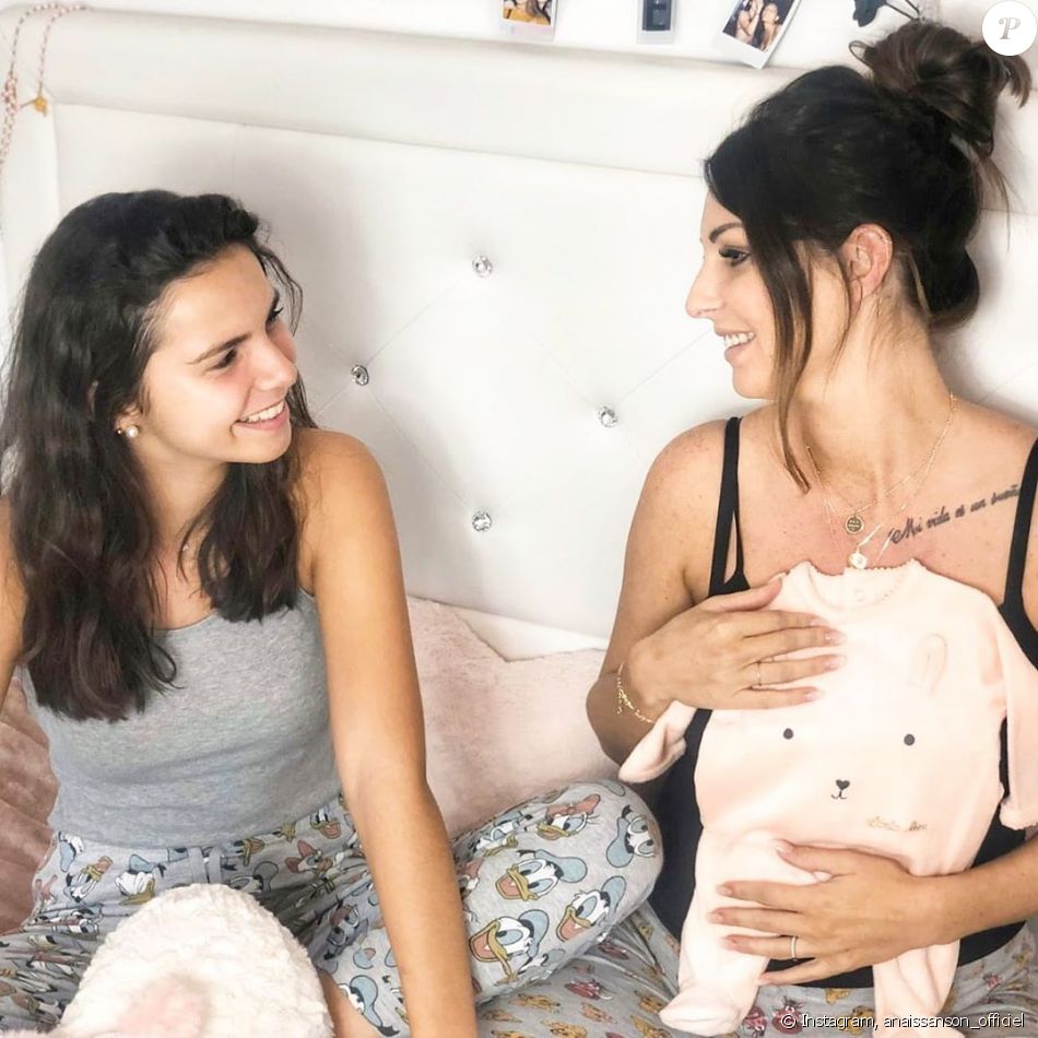 Anaïs Sanson, enceinte de son deuxième enfant, et sa fille Shana, le 28 septembre 2019, sur Instagram