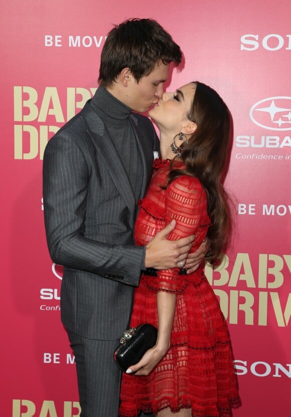 Ansel Elgort et sa compagne Violetta Komyshan - Avant-première du film "Baby Driver" à Los Angeles, le 14 juin 2017.