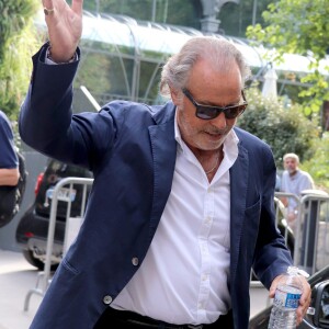 Michel Leeb arrive à l'enregistrement de l'émission "Vivement Dimanche Prochain" au studio Gabriel à Paris, France, le 28 août 2019.