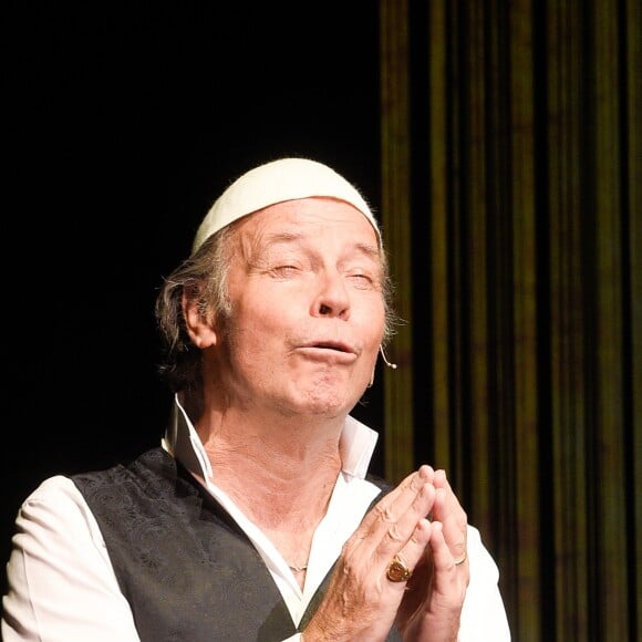 Michel Leeb sur la scène du Casino de Paris lors de la générale de son spectacle "Michel Leeb - 40 ans !" à Paris le 14 décembre 2017. © Coadic Guirec/Bestimage