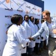 Le prince Harry, duc de Sussex, et Meghan Markle, duchesse de Sussex, rencontrent des jeunes entrepreneurs locaux à Tembisa près de Johannesburg, le 2 octobre 2019, lors de leur dernier jour en Afrique du Sud.
