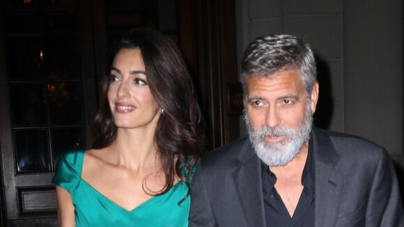 George Clooney bien barbu s'offre une chic soirée avec Amal divine