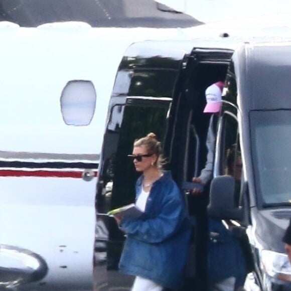 Justin Bieber et sa femme Hailey Baldwin Bieber prennent un jet privé à Los Angeles pour se rendre à leur mariage, le 28 septembre 2019