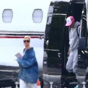 Justin Bieber et sa femme Hailey Baldwin Bieber prennent un jet privé à Los Angeles pour se rendre à leur mariage, le 28 septembre 2019