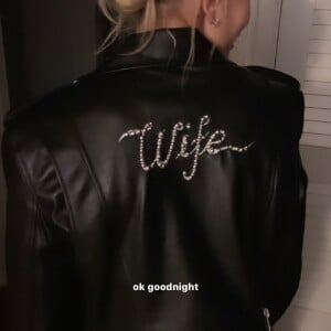 Hailey Bieber et sa veste brodée- Week-end de Mariage de Justin Bieber et Hailey Baldwin.