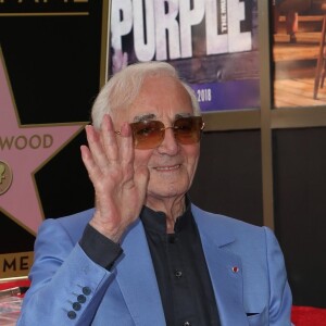 Charles Aznavour reçoit son étoile sur le Hollywood Walk of Fame à Los Angeles, le 24 août 2017.