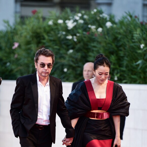 Gong Li et son compagnon Jean-Michel Jarre - Tapis rouge du film "Lan Xin Da Ju Yuan" (Saturday Fiction) lors du 76ème festival international du film de Venise, la Mostra, le 6septembre 2019.