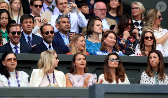 James Middleton, sa compagne Alizee Thevenet, Carole Middleton et Pippa Middleton à la finale homme du tournoi de Wimbledon "Novak Djokovic - Roger Federer (7/6 - 1/6 - 7/6 - 4/6 - 13/12)" à Londres, le 14 juillet 2019.