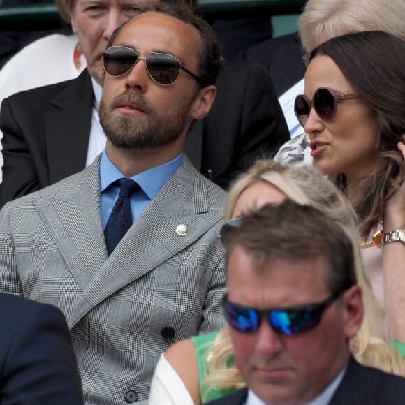 Pippa Middleton et son frère James Middleton assistent au championnat de Wimbledon à Londres, le 8 juillet 2019.