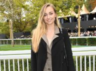 Emma Smet : Look automnal et crinière XL pour le Qatar Prix de l'Arc de Triomphe