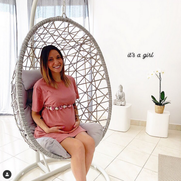 Lucie, ex-candidate de "L'amour est dans le pré", a annoncé être enceinte d'une petite fille. Septembre 2019.