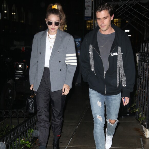 Gigi Hadid est allée diner avec Antoni Porowski (Queer Eye) au restaurant Bond St Japanese à New York, le 7 octobre 2019.