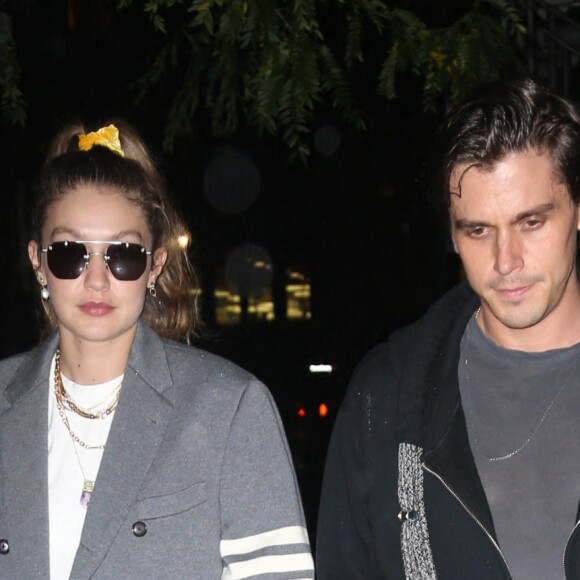 Gigi Hadid est allée diner avec Antoni Porowski (Queer Eye) au restaurant Bond St Japanese à New York, le 7 octobre 2019.