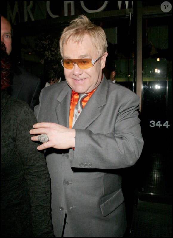 Elton John est allé dîner chez Mr Chow, Los Angeles, le 16 avril 2008.