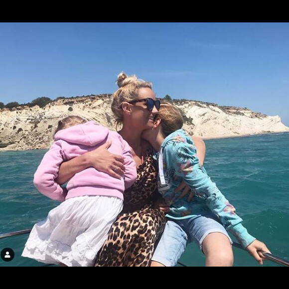 Elodie Gossuin partage des photos de sa famille (Bertrand, son mari et ses 4 enfants) sur son compte Instagram.