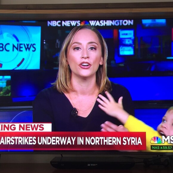 La journaliste Courtney Kube perturbée en direct par son fils sur MSNBC, le 9 octobre 2019