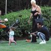 Exclusif - Brigitte Nielsen, son mari Mattia Dessi et leur fille Frida Dessi passent la journée au parc en famille accompagnés de leur petit chien à L.A., le 2 octobre 2019.
