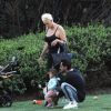 Exclusif - Brigitte Nielsen, son mari Mattia Dessi et leur fille Frida Dessi passent la journée au parc en famille accompagnés de leur petit chien à Los Angeles, le 2 octobre 2019.