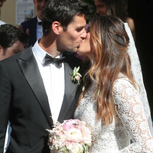 Exclusif - Arrivées et sorties du mariage religieux de Karine Ferri et Yoann Gourcuff à l'église de La Motte, France, le 8 juin 2019. Après 8 ans de vie commune et deux enfants, Karine et Yoann se sont dit "oui" lors d'une sublime cérémonie ce samedi pendant ce beau week-end de Pentecôte ensoleillé, entourés de leurs familles et de leurs amis. Le père Michel Klakus a célébré la messe. Karine porte une robe en dentelle blanche Celestina Agostino, une bague et une paire de boucles d'oreilles Cartier, son mari Yoann porte un costume Giorgio Armani. L'agence Les Têtes Chercheuses s'est occupée du wedding planning. C'est au domaine des Grottes que le repas de noces et la soirée se sont déroulés.