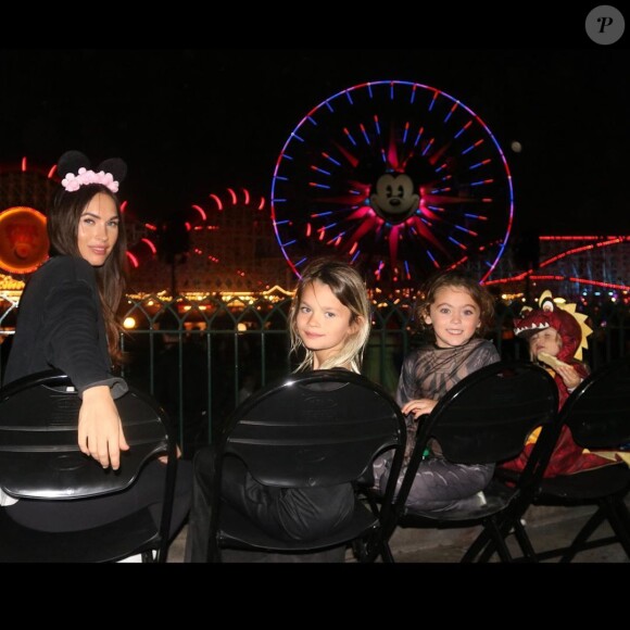 Megan Fox, Brian Austin Green et leurs trois enfants fêtent Halloween à Disneyland, le 13 octobre 2019.