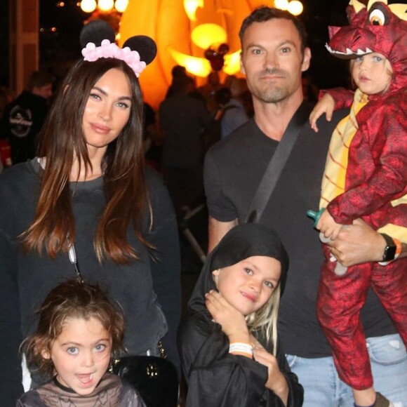 Megan Fox, Brian Austin Green et leurs trois enfants fêtent Halloween à Disneyland, le 13 octobre 2019.