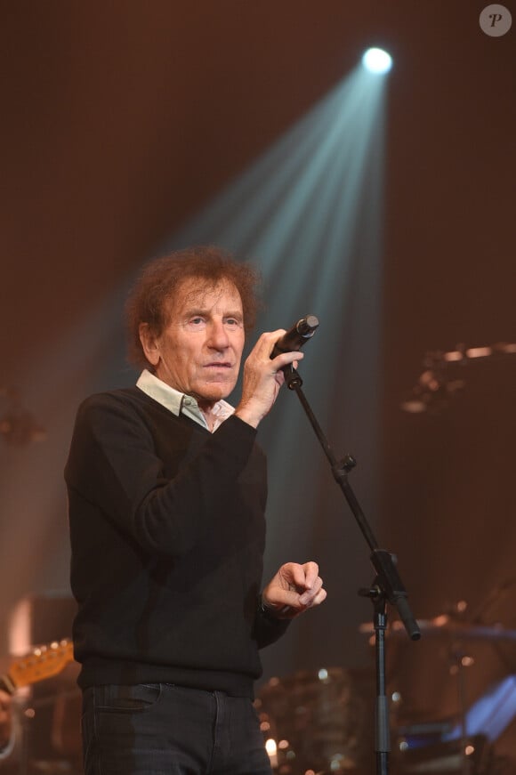 Alain Souchon - Les célébrités participent au concert caritatif des Coccinelles au Casino de Paris dans le cadre de la soirée " Ose " pour lutter contre la Neurofibromatose. L'objectif de cette soirée, mettre en lumière l'association Neurofibromatoses et Recklinghausen (A.N.R.) pour faire avancer la connaissance sur la maladie. L'association compte 1 200 adhérents en France et organise chaque année des événements sportifs et culturels. A Paris le 3 novembre 2018 © Guirec Coadic/Bestimage